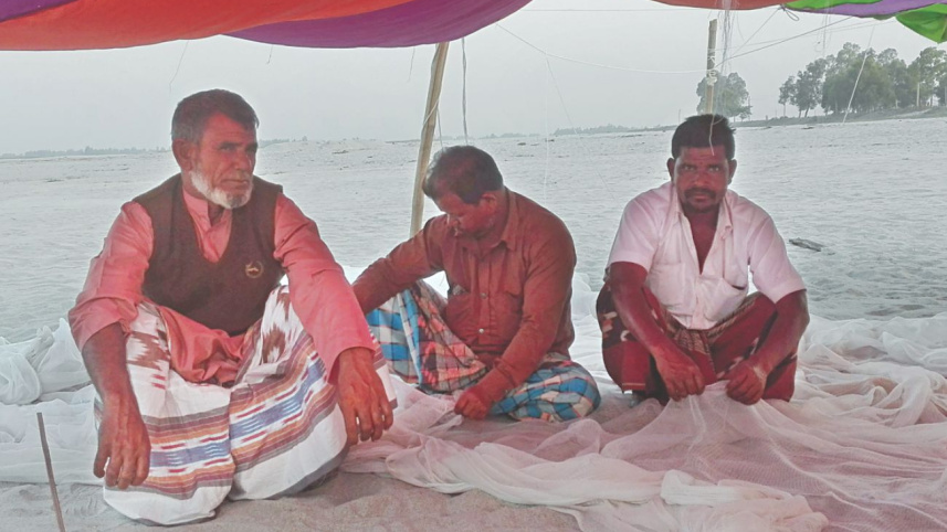 the_vanishing_fishermen_of_teesta1.jpg