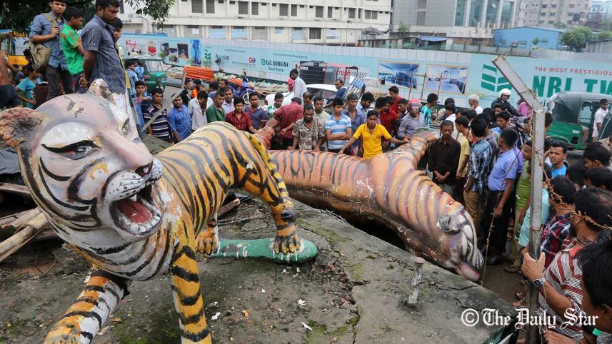Tiger-statues