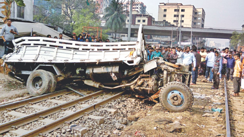 train_hit_truck_2.jpg