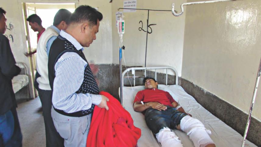 truck rams crowd in khagrachari 2.jpg