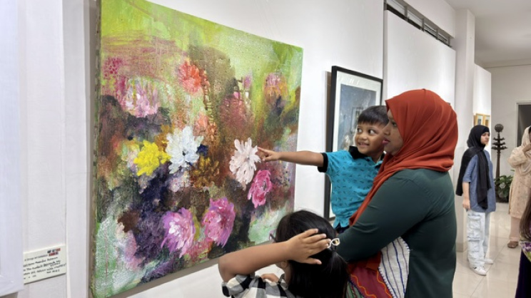 Charukola alumni revisit their artistic journey through ‘Art Beyond Borders’
