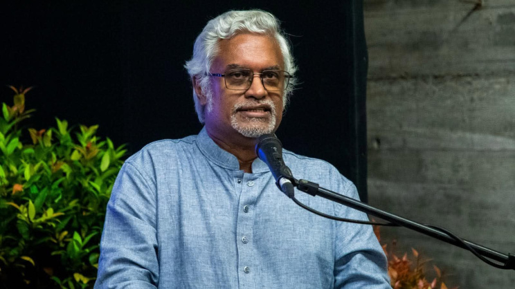 Barkat Hossain Polash honoured with Mishuk Munier Memorial Award 2026