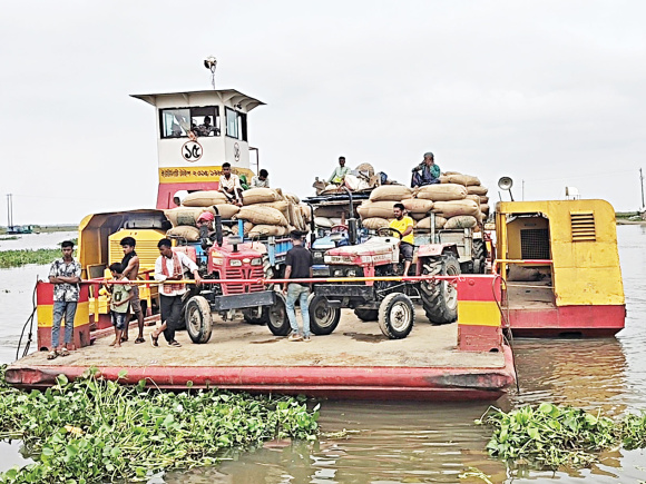 Haor-Boro-fetching-1.jpg