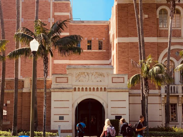 7 must-see university campuses for students and tourists 