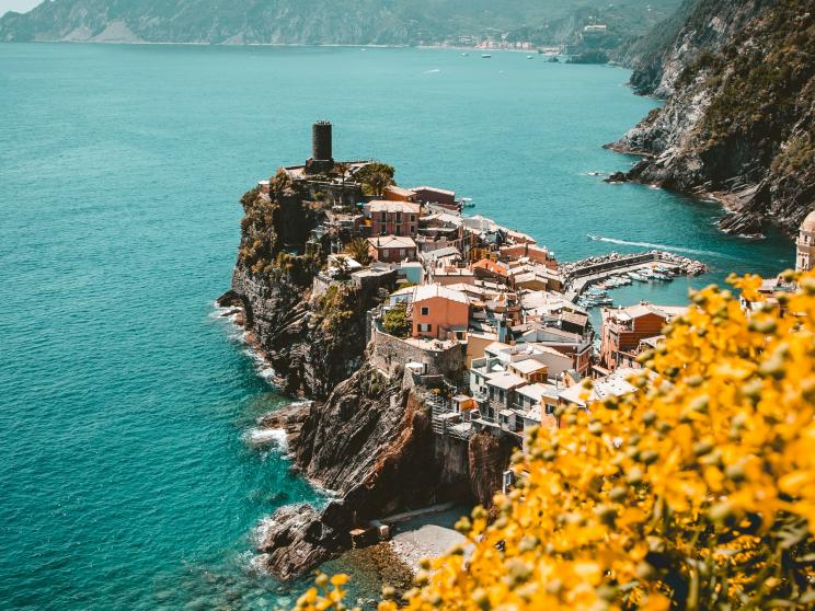 5 must-visit places in the world during spring season   josh-hild-k4wxehq5alc-unsplash