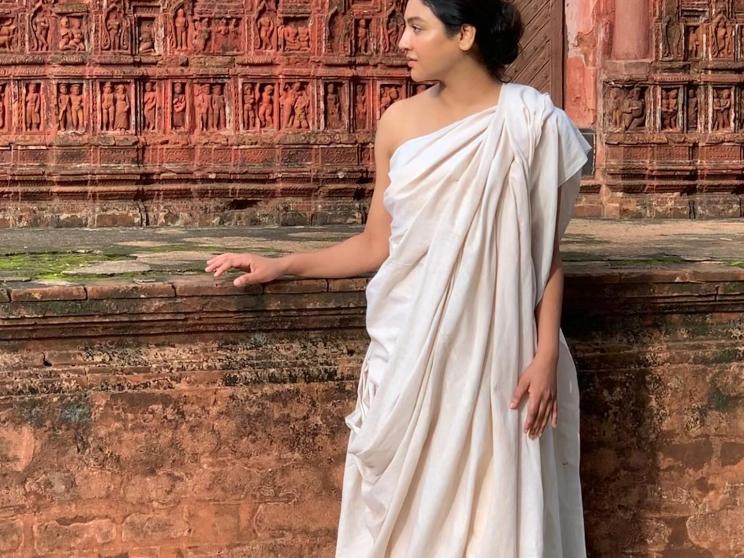 Jaya Ahsan's A Tale of Two Sisters, Jaya Ahsan film at 19th ‘Barcelona Human Rights Film Festival, A Tale of Two Sisters International Achievement, Akram Khan, Nakshikantthar Zamin, Hasan Azizul Haque, 