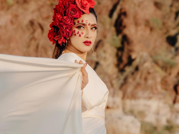 Celebrities welcome Spring with love