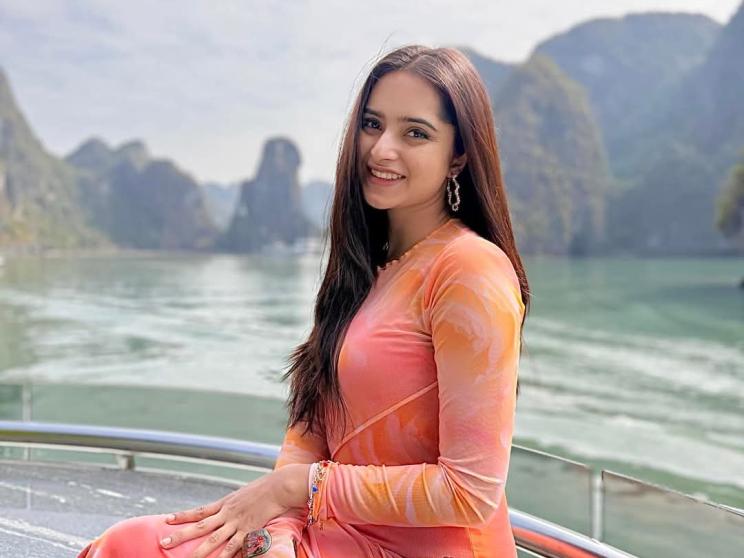 Celebrities welcome Spring with love