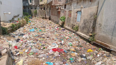 Jamal-Khan-canal-clogs.jpg