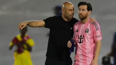 Mascherano-Messi.jpg