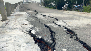 Approach-road-cracks.jpg