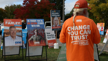 Campaign signs depicting One Nation candidate David Farley and former Australia soldier Ben Roberts-Smith are displayed outside a pre-polling centre ahead of the Farrer by-election in Albury, Australia, May 6, 2026. Photo: Reuters