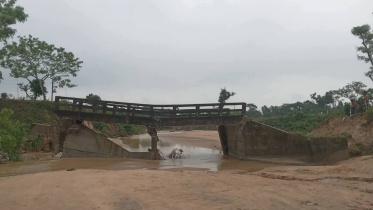 A bridge connecting the Kapai and Laskarpur tea gardens in Chunarughat upazila of Habiganj collapsed following an overnight landslide on Sunday. Photo: Star
