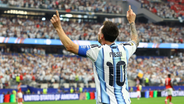 Messi celebrates.JPG