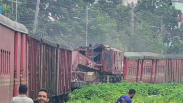 A rescue train from the city's Kewatkhali locomotive shed also veered off the tracks on its way to the accident site. Photo: Collected