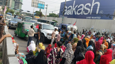 Around 500 workers joined the demonstration and later occupied the road. Photo: Facebook post of Traffic Gulshan Division