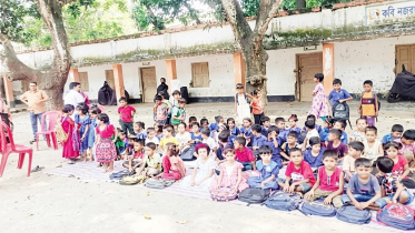 BENAPOLE PHOTO---Benapole Government Primary School building declared unsafe, classes continue in open spaces--04.07.26.jpg