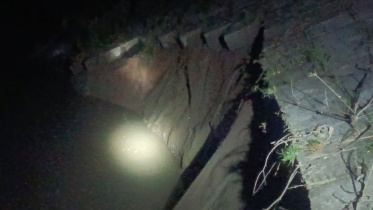 The erosion began suddenly yesterday evening in the Kachkol Soroktari area of Raniganj Union. Photo: Star