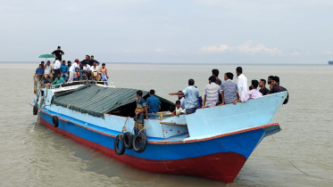 Meghna-crossing-risky-trawler.jpg