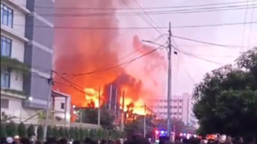 The fire erupted around 4:15am at a fabric warehouse of Ananta Apparels. Photo: Collected