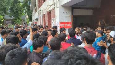Three students, including one accused of being a former activist of the now-banned Bangladesh Chhatra League (BCL), were allegedly assaulted by leaders and activists of the Rajshahi University Central Students' Union (Rucsu) and the university unit of Islami Chhatra Shibir on Monday. Photo: Star
