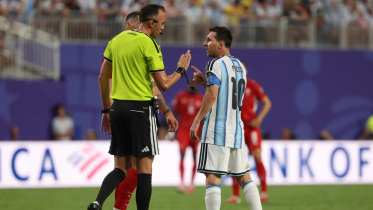 Referee-Messi.jpg