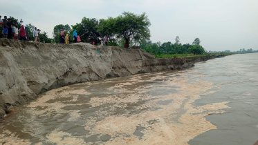 The erosion has spread from Chargirish Bazar to the Bhetua area, putting West Chargirish Government Primary School, several mosques, a madrasa, and the local market at risk. Photo: Star