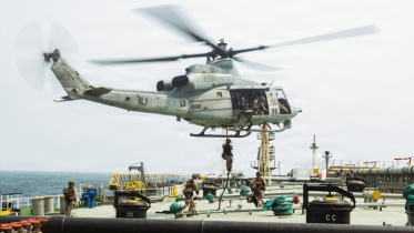 US marines aboard the M/T Wen Yao tanker in the Gulf of Oman as part of the American blockade. Photo: AFP
