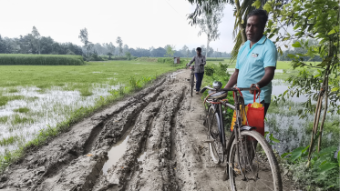 The 1.5-kilometre road connecting Kumariabari Bazar to the Jhalupara Bridge area via Char Sarishabari Moddhopara in Satpoa union is the only direct link to schools, colleges, markets, and the upazila and district headquarters. Photo: Star