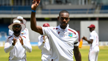 Justin Greaves five wickets