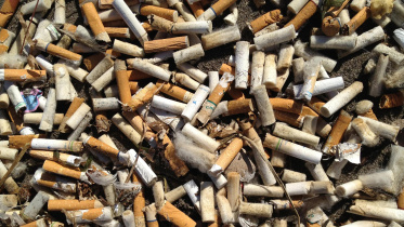 Paying-for-cigarette.jpg