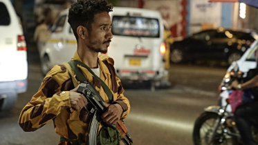 Saudi military standing guard.jpg