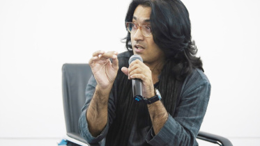 03-Kamar_Ahmad_Simon_at_Biralpakhir_Mojma_02.jpg