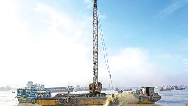 Karnaphuli-River-dredge-plastic.jpg