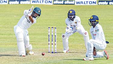 Bangladesh-batsman-Najmul-Hossain-Shanto.jpg