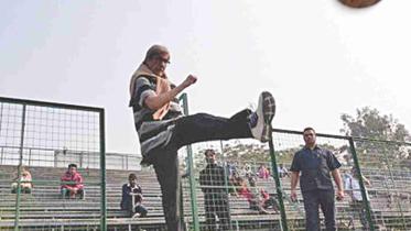 amitav.jpg