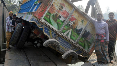 Bailey bridge stone truck.jpg