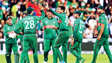Bangladesh Cricketers Celebrate after a wicket  in ICC Cricket World Cup 2019