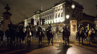 Buckingham-Palace_WEB.jpg