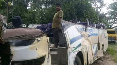 Bus-crashed-web.jpg