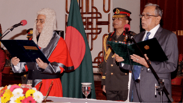 CJ-sworn-in-wb.gif