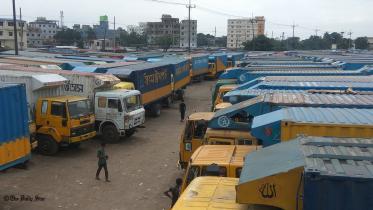 Goods laden transport owners, workers withdraw strike in Ctg 
