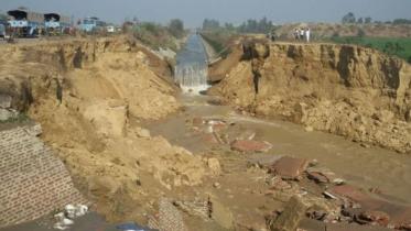 Delhi-canal-1WB.jpg