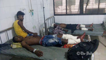 Munshiganj, road crash, road accident, Bangladesh, Dhaka-Mawa highway, Dhaka Medical College Hospital