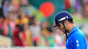 Dhoni-tigers-firoz-wb.jpg