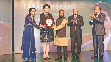 faraz award.jpg