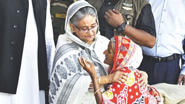Hasina embraces woman relief.jpg