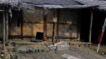 Hundreds Rohingya houses razed in Myanmar