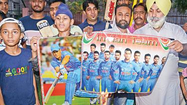 indian fans.jpg