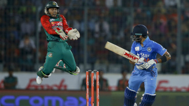 Kohli-Mushfiq-AFP.jpg